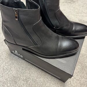 Black Leather Ankle Boots with Side Zipper and Cap Toe